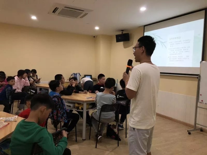 有渔编程萧报课堂 有渔编程萧报课堂